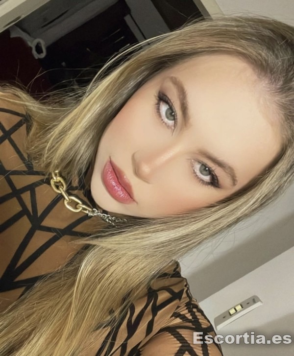 Samantha photo 3