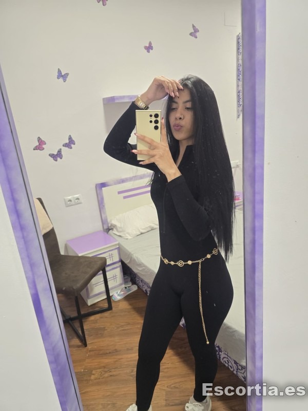 Camila photo 4