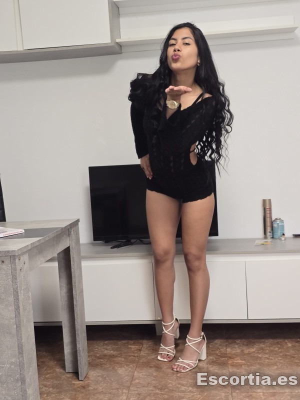 Camila photo 8