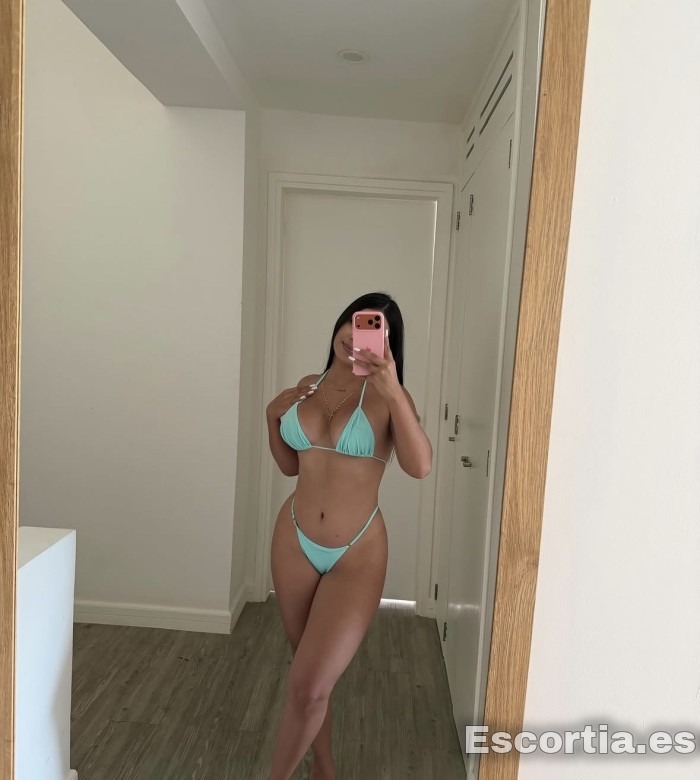 Escort latina 21 photo 2