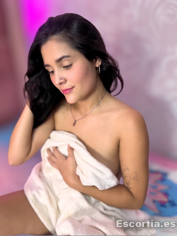 Escort latina 20 photo 2