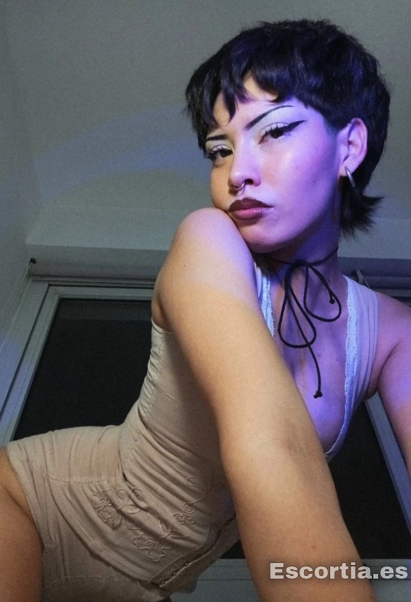 Escort latina 20 photo 2