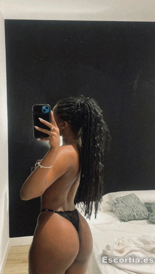 Camila photo 10