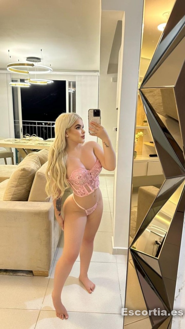Escort latina 23 photo 3