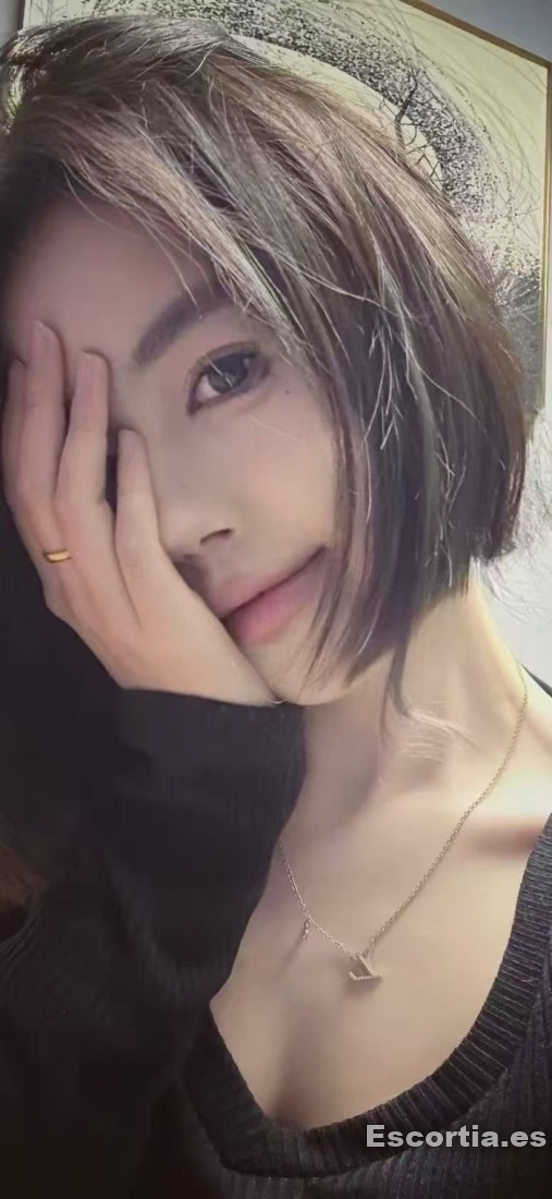 Emi photo 10