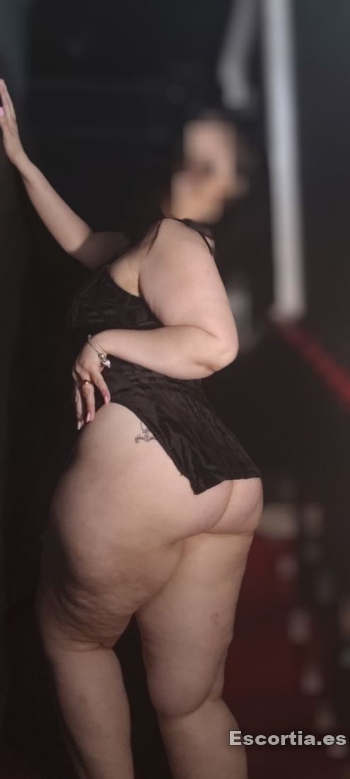 Pamela photo 3