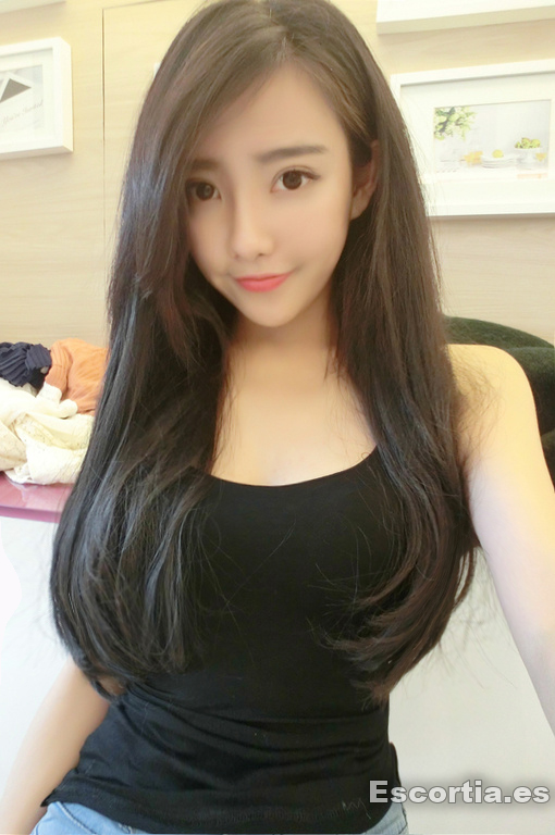 Señorita asiatica 26 escort Madrid