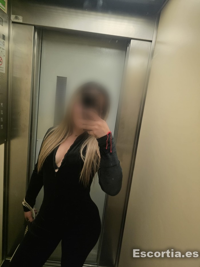 Camila photo 2