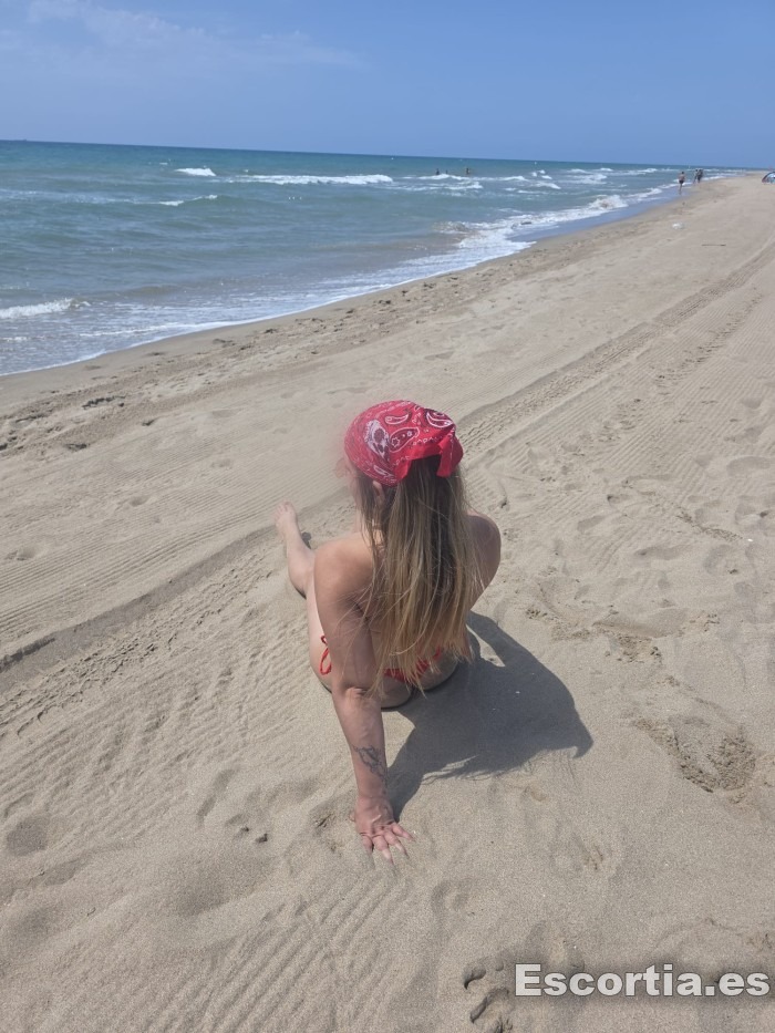 Camila photo 7