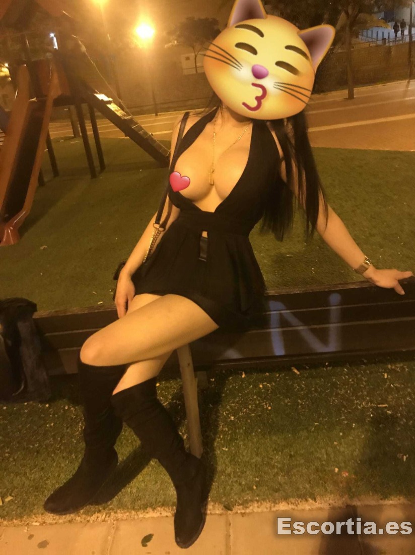 Escort latina 27 photo 2