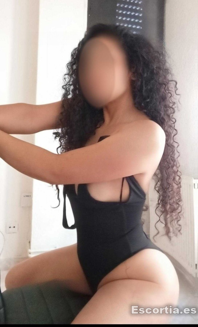 Escort latina 24 photo 4