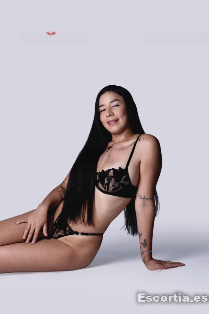 Ashley photo 3