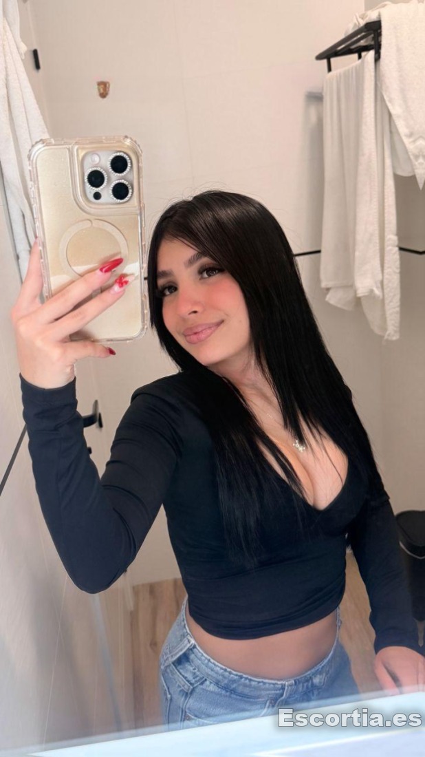 Laura photo 6