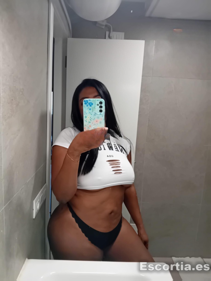 Raquel photo 3