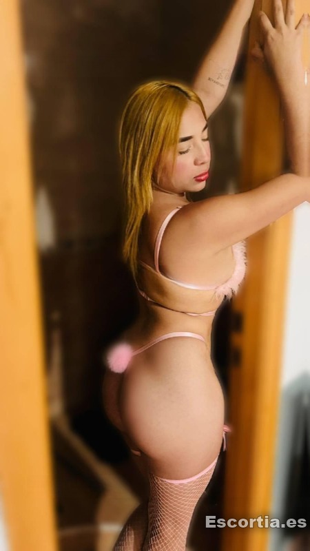 Mia photo 10