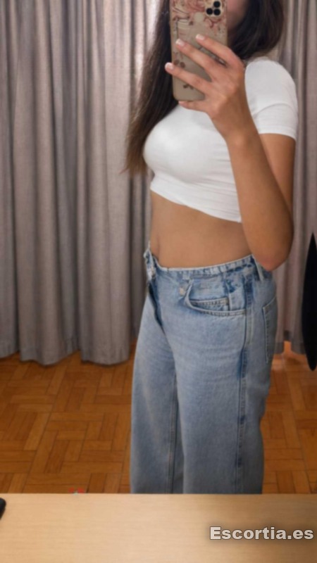 Escort 23 photo 3