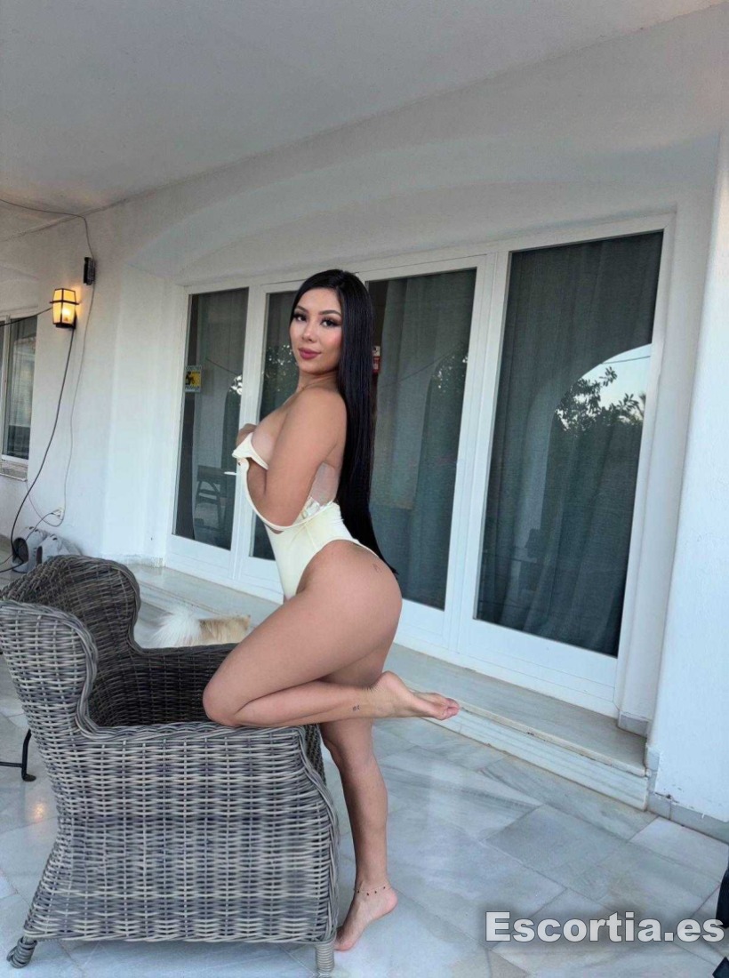Samantha photo 6
