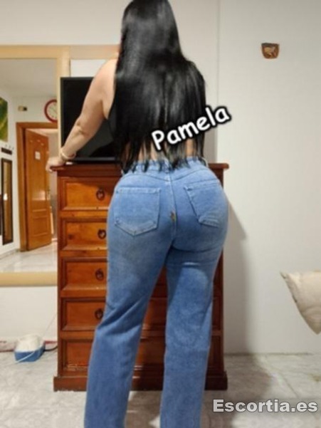 Pamela photo 3