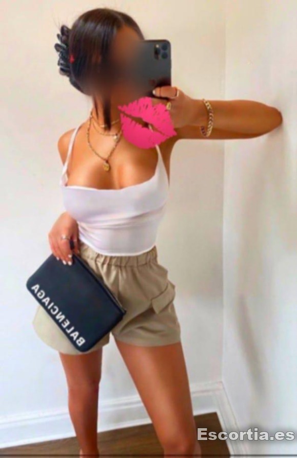 Samantha photo 4