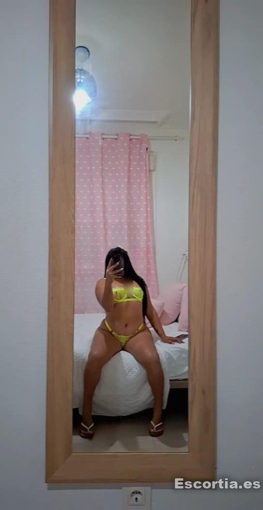 Camila photo 5