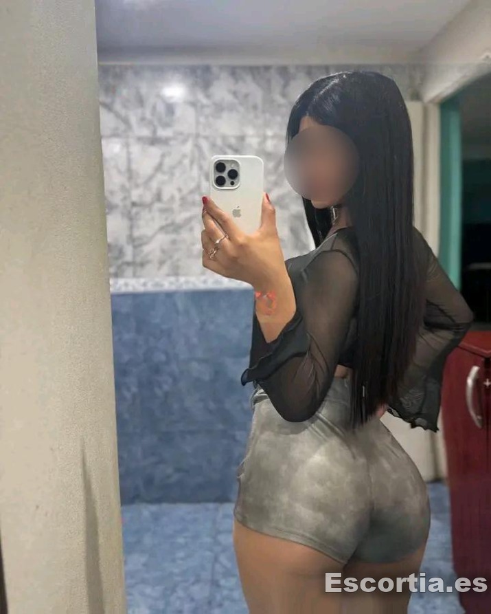 Camila photo 3