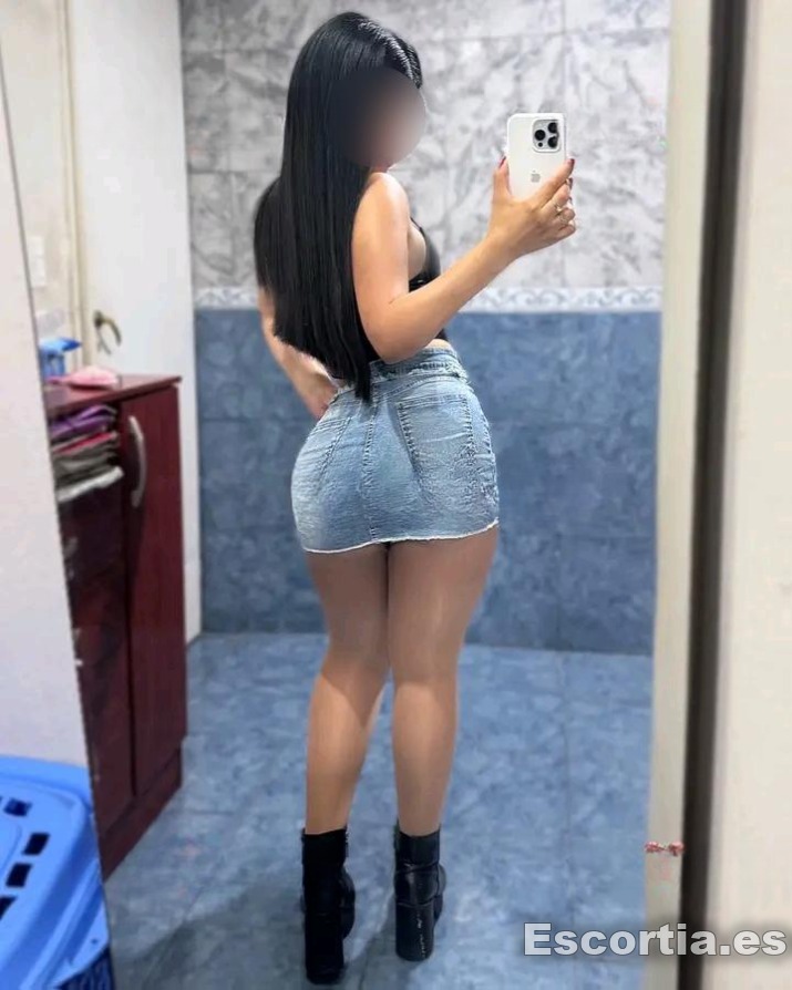 Camila photo 4
