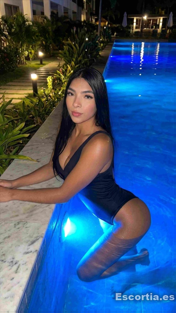 Escort latina 20 photo 6