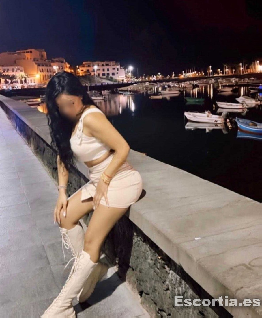 Camila photo 3