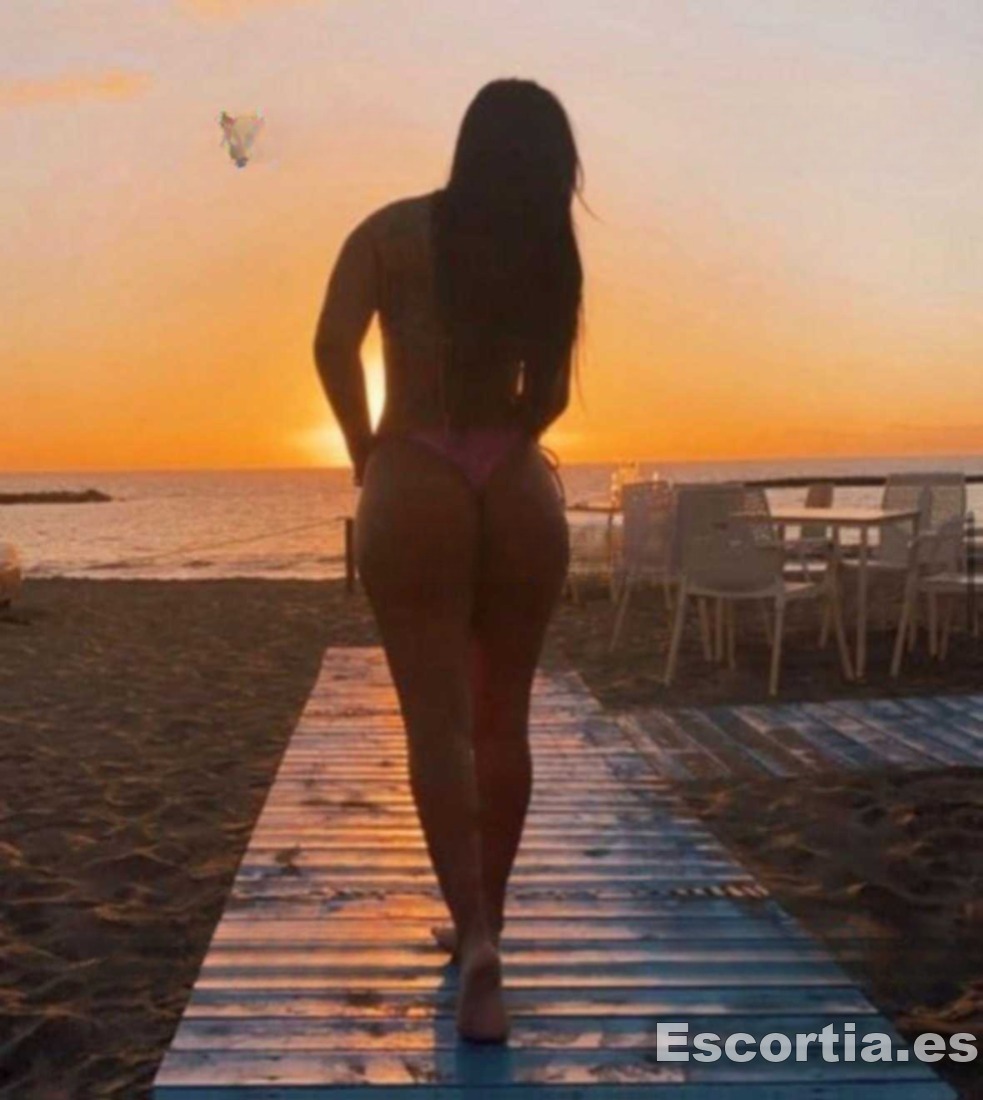 Camila photo 4