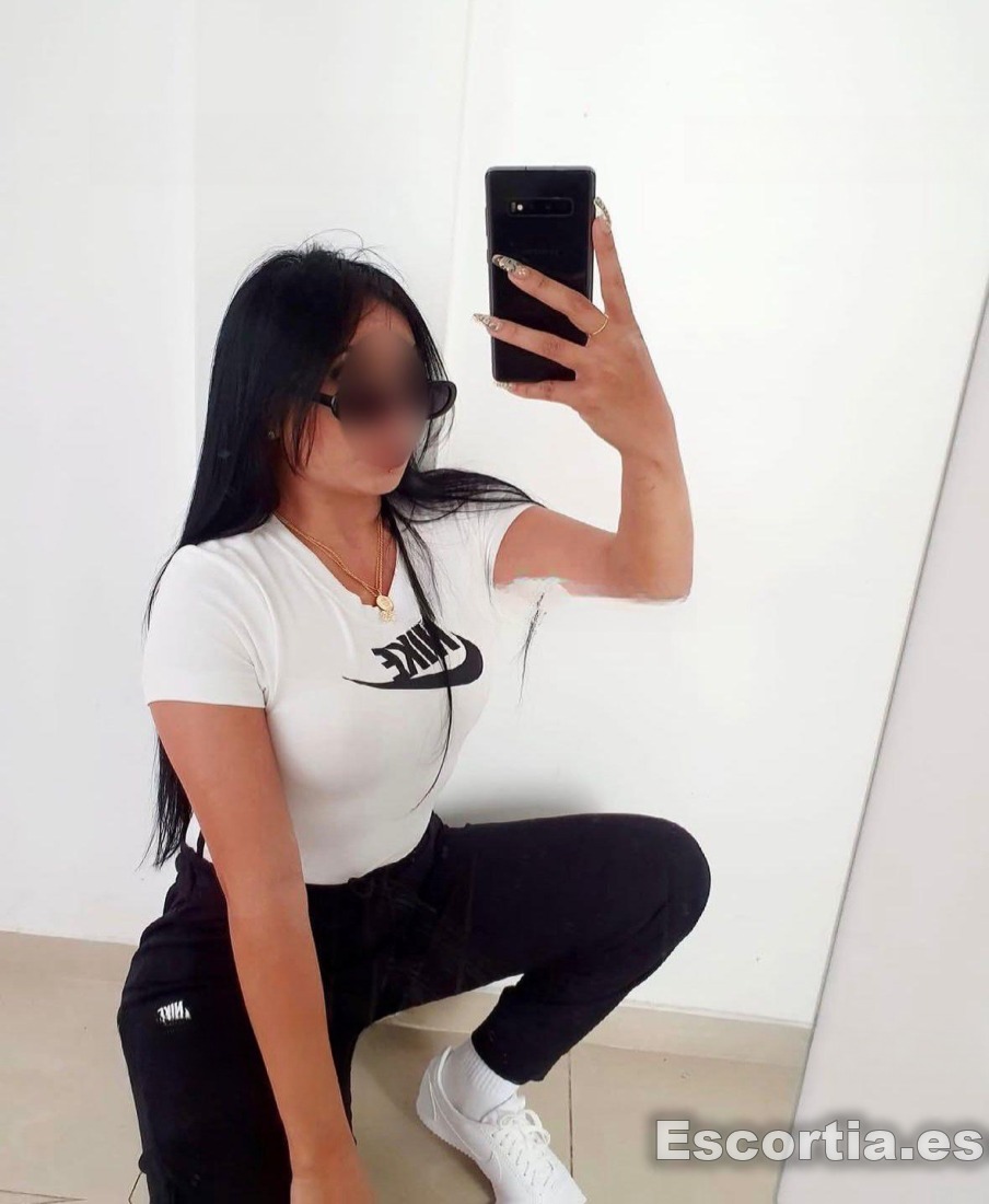Camila photo 8