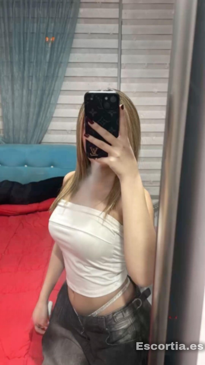Mia photo 10