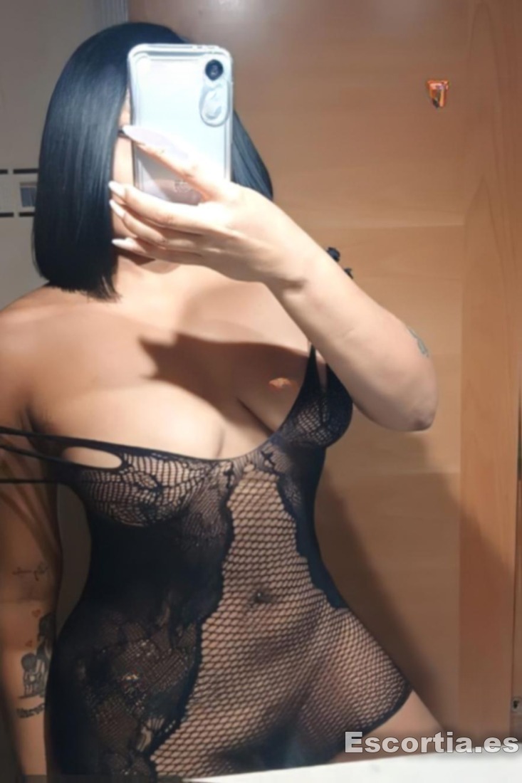 Melani photo 10