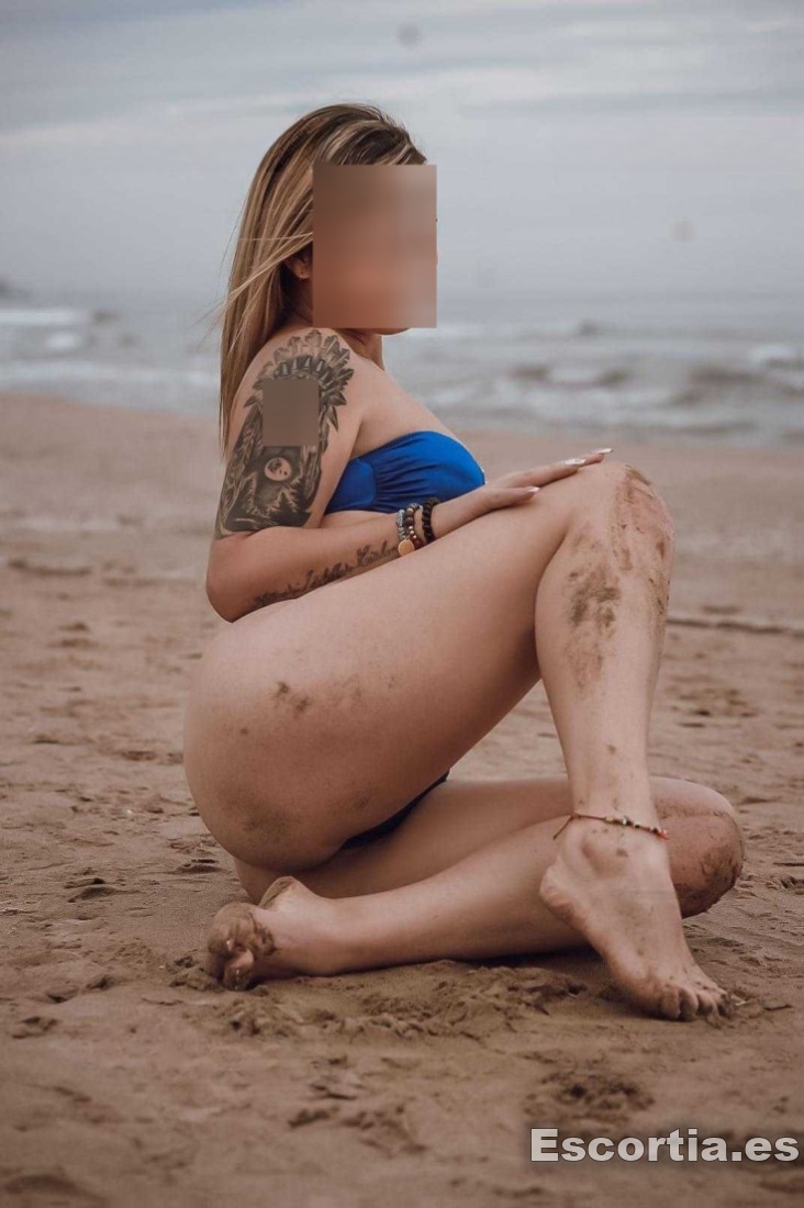 Escort latina 22 photo 6