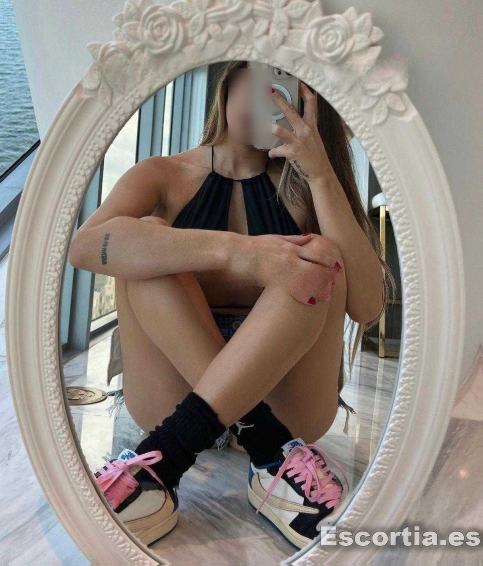 Erika photo 4