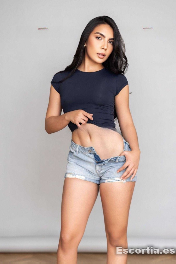 Mia photo 3