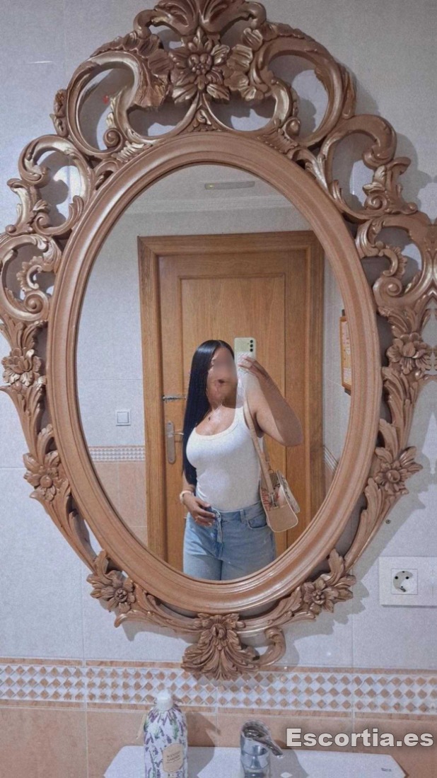 Mia photo 10