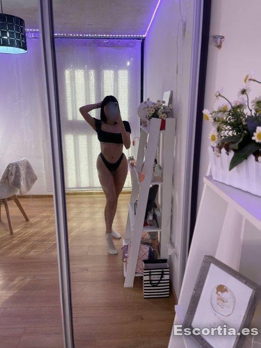 Señorita 25 escort Pamplona