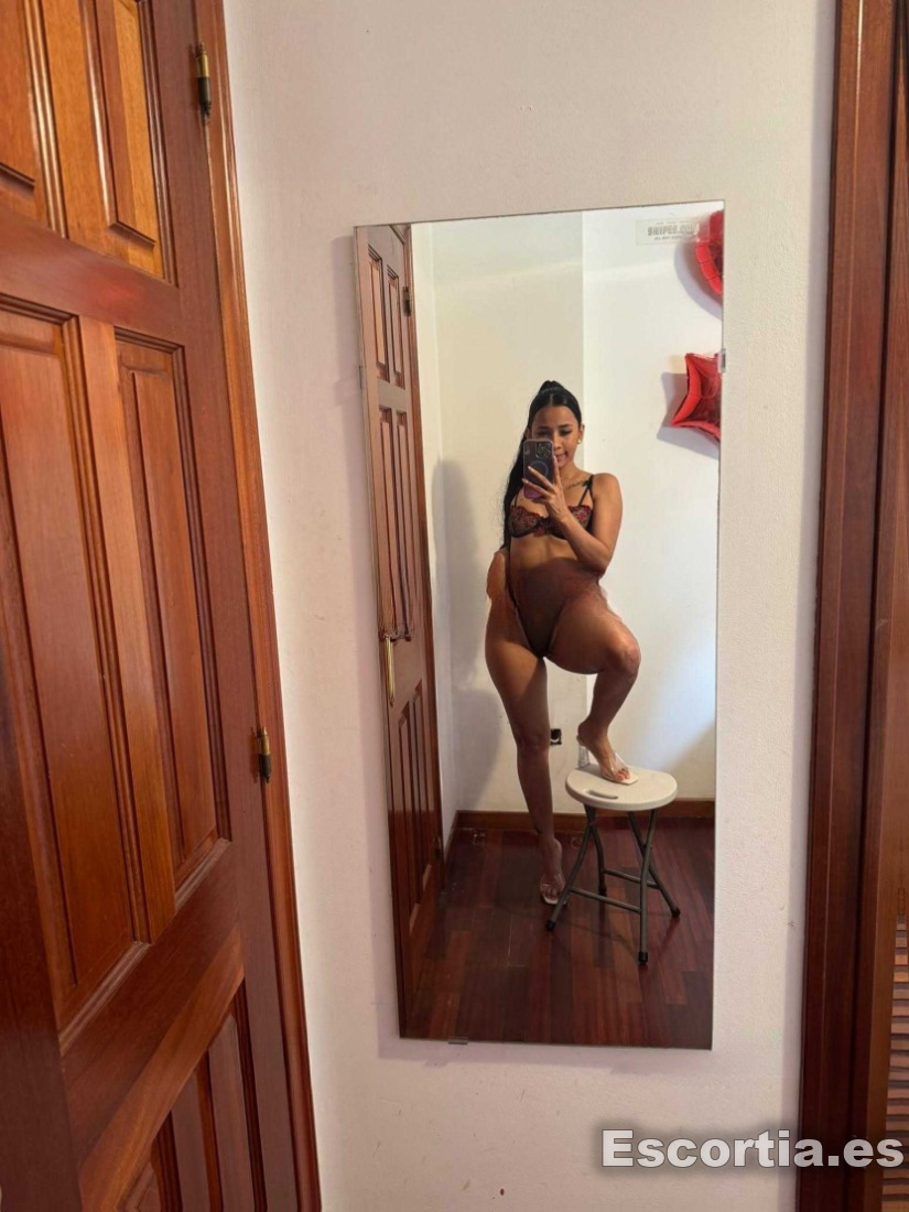 Pamela photo 3