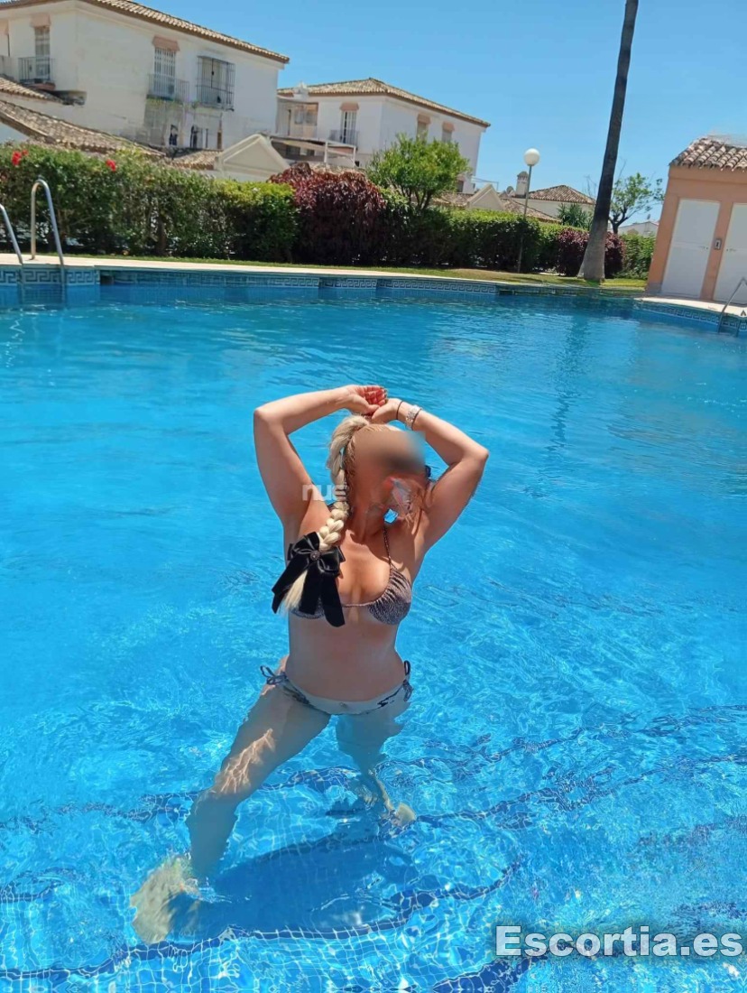 Pamela photo 6
