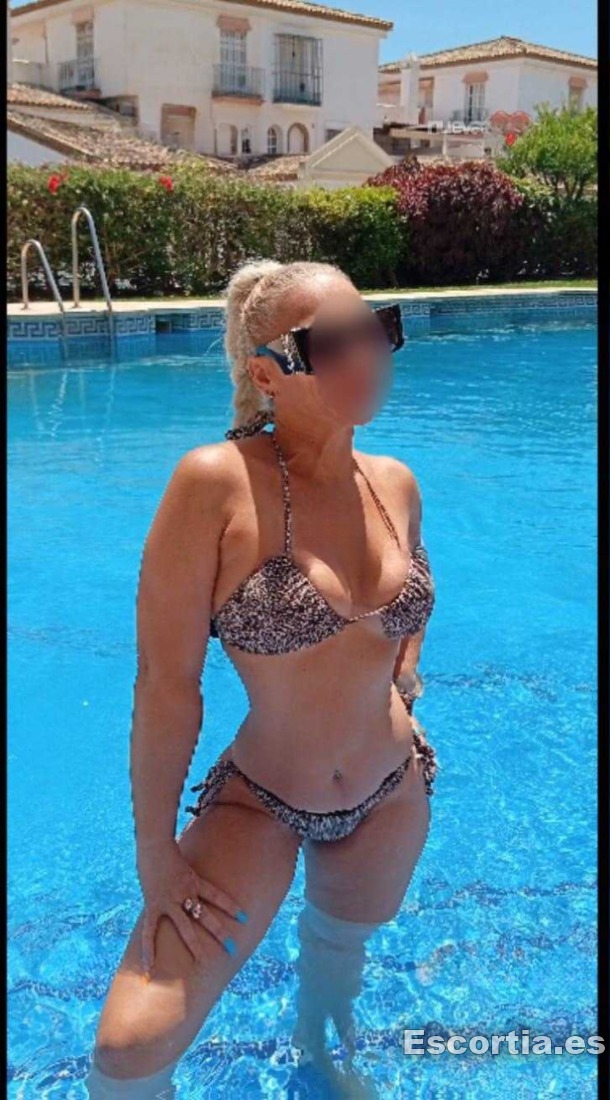 Pamela photo 9
