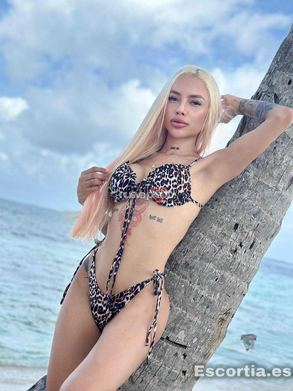 Nicole photo 2