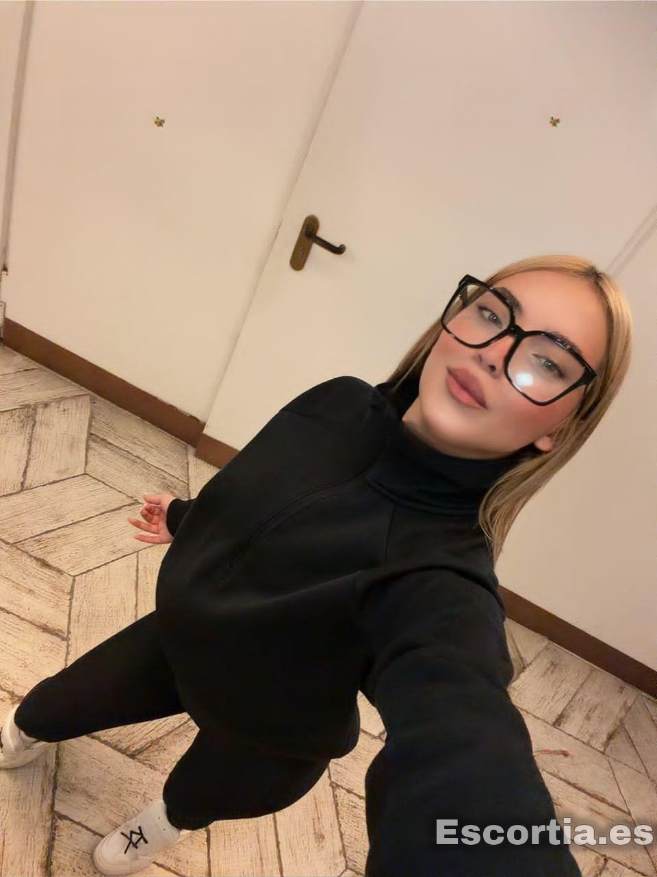 Cloe photo 3