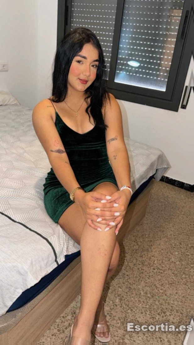 Escort 18 photo 2