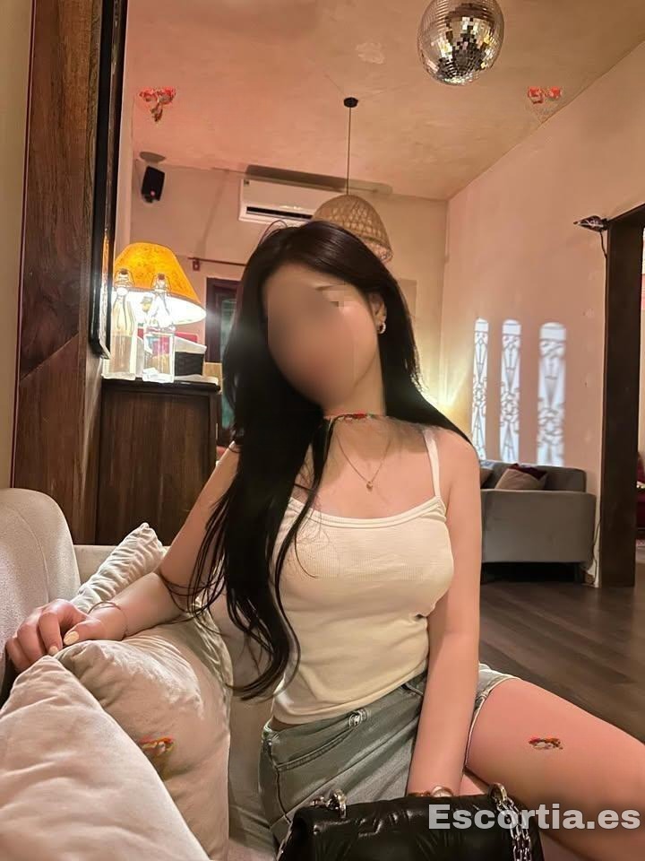 Señorita asiatica 22 escort Barcelona