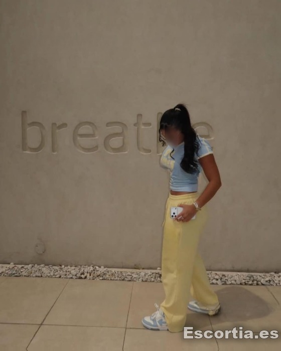 Pamela photo 4