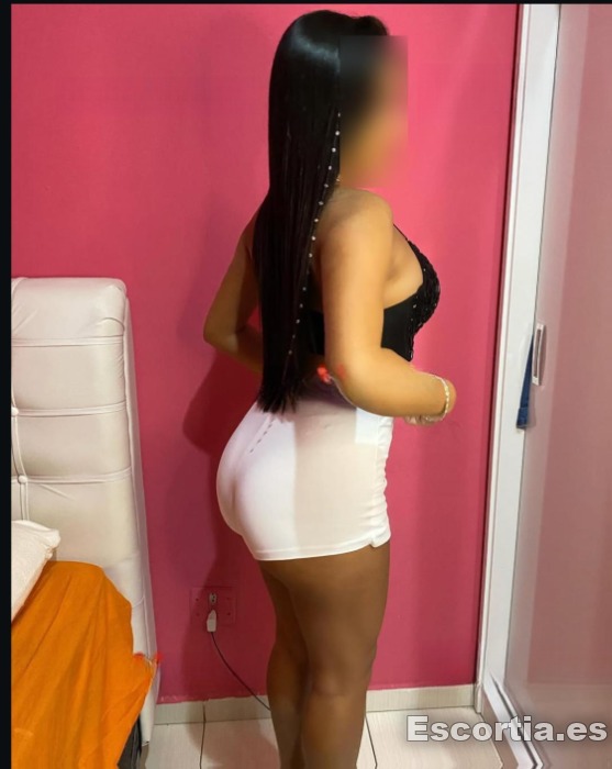 Pamela photo 3