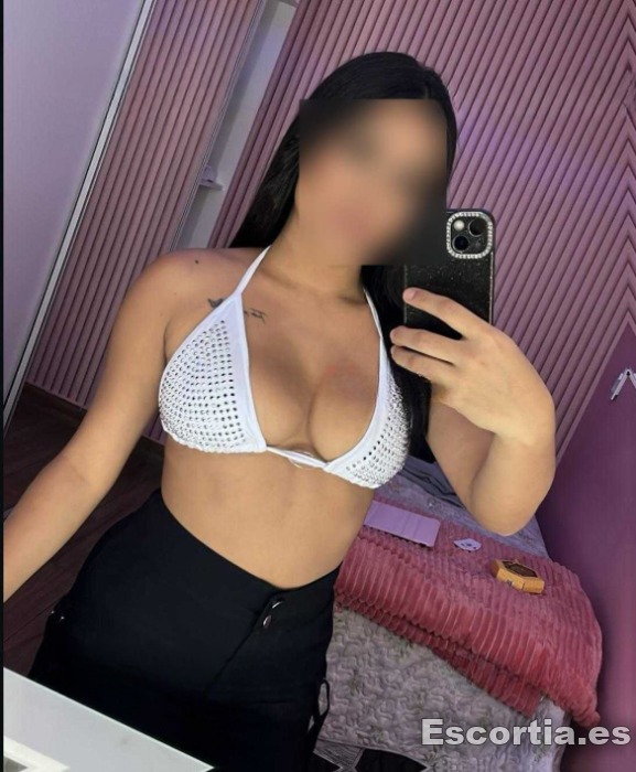 Pamela photo 4
