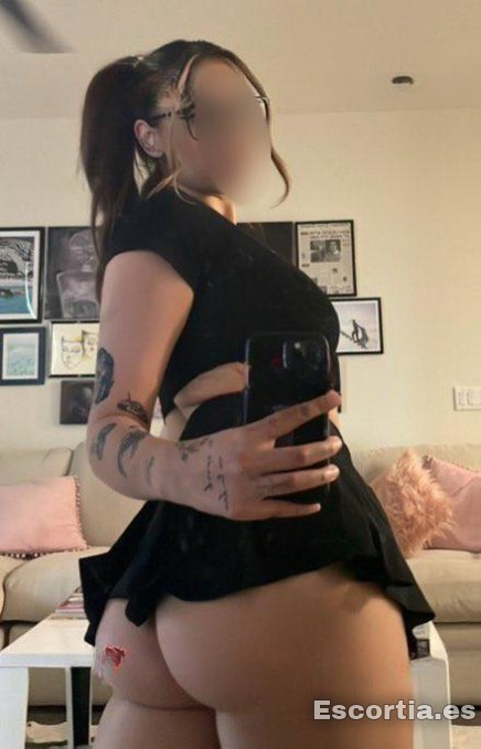 Señorita 28 escort Girona