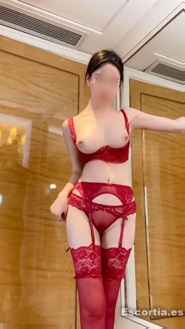 Señorita asiatica 26 escort Blanes