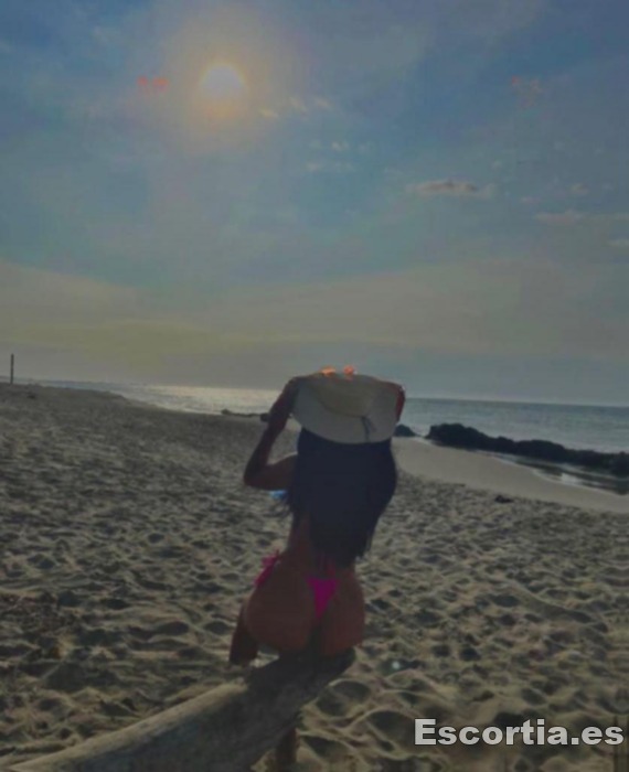 Mia photo 3